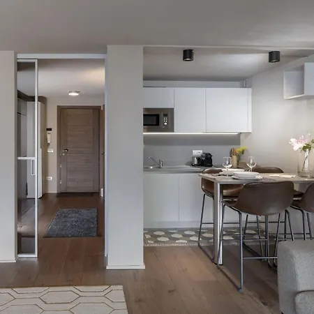 Апартаменти Hellochalet - Bellevue - Slopeside With Terrace